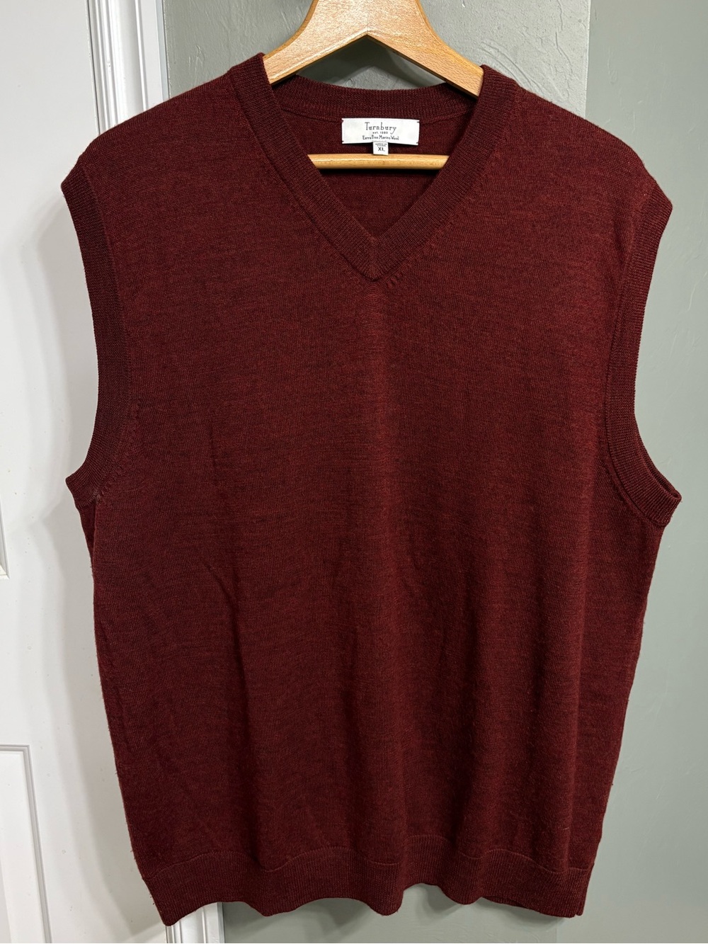 Tommy Bahama Men's V-Neck Sleeveless Sweater Vest - Burgundy